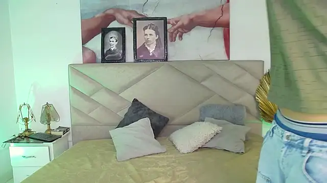 Snapshot of AngelFlexxx chatting on October 2025 08:49:01 PM AngelFlexxx online show from October 2025 08:49:01 PM