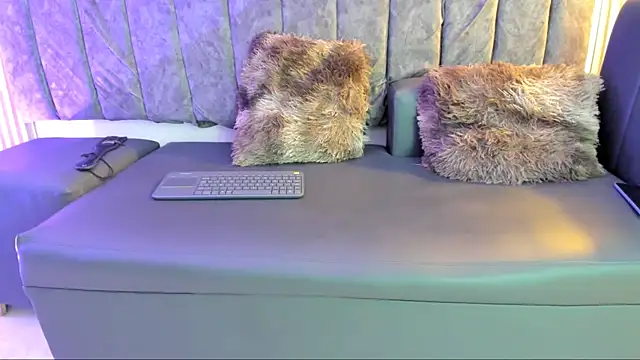 Snapshot of Rowan_Mills chatting on September 2025 09:19:02 PM Rowan Mills online show from September 2025 09:19:02 PM