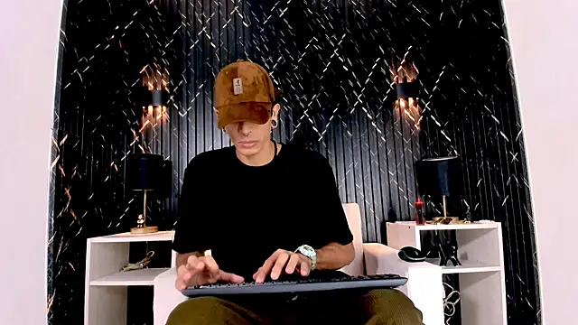 Franvill Trato online show from November 2025 07:36:03 PM