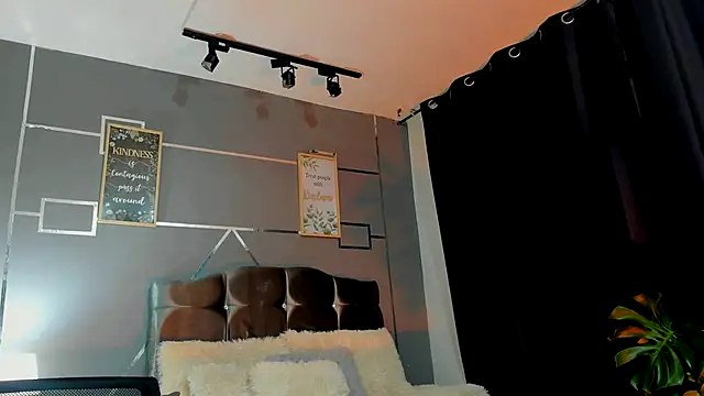 oliver mr  online show from November 2025 08:30:01 PM