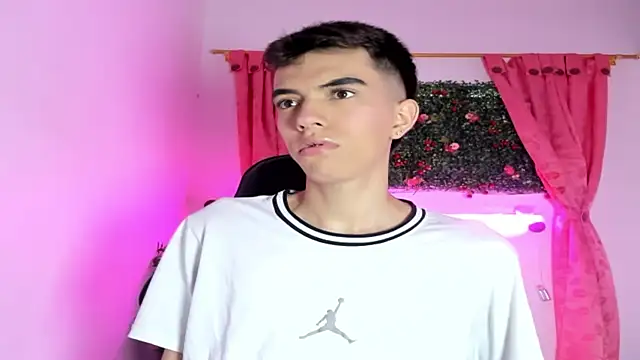 Snapshot of dylan_202520_ chatting on September 2025 11:24:01 AM dylan 202520 online show from September 2025 11:24:01 AM