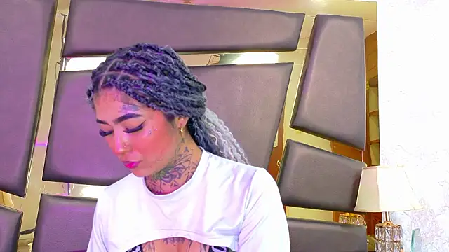 Snapshot of EmilieLake chatting on February 2026 07:34:02 PM EmilieLake online show from February 2026 07:34:02 PM