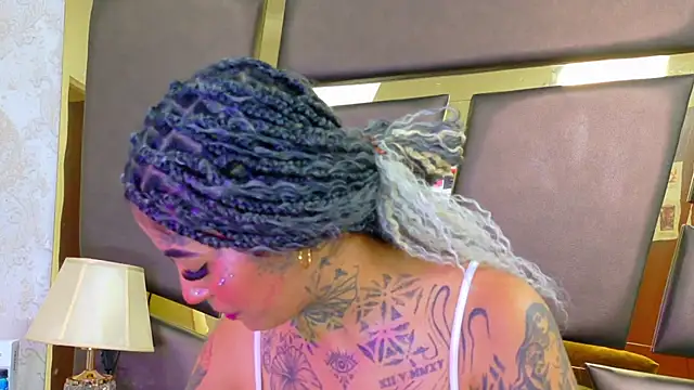 Snapshot of EmilieLake chatting on February 2026 08:03:02 PM EmilieLake online show from February 2026 08:03:02 PM