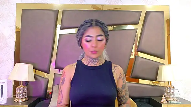 Snapshot of EmilieLake chatting on February 2026 08:23:02 PM EmilieLake online show from February 2026 08:23:02 PM