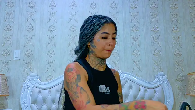 Snapshot of EmilieLake chatting on February 2026 02:22:02 PM EmilieLake online show from February 2026 02:22:02 PM