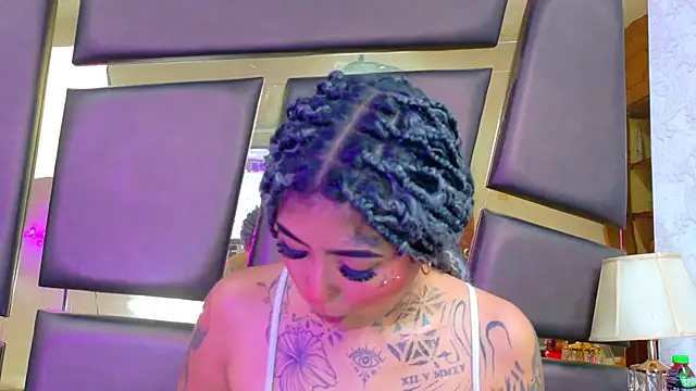 Snapshot of EmilieLake chatting on February 2026 07:42:02 PM EmilieLake online show from February 2026 07:42:02 PM