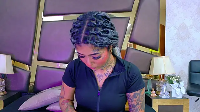 Snapshot of EmilieLake chatting on February 2026 08:16:01 PM EmilieLake online show from February 2026 08:16:01 PM