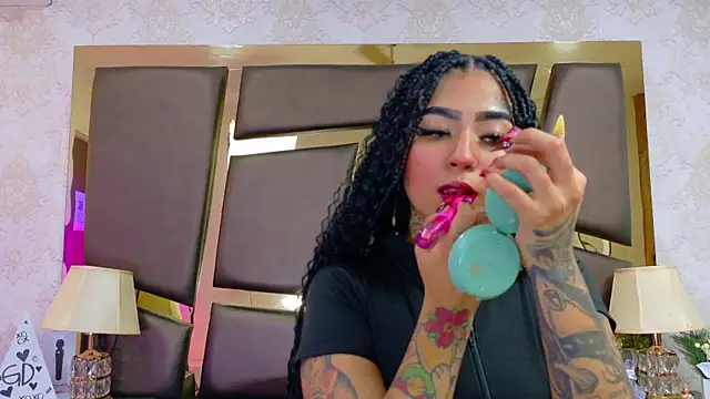 Snapshot of EmilieLake chatting on February 2026 07:54:01 PM EmilieLake online show from February 2026 07:54:01 PM