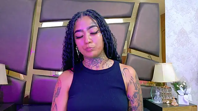 Snapshot of EmilieLake chatting on February 2026 07:36:02 PM EmilieLake online show from February 2026 07:36:02 PM