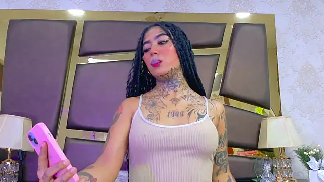 Snapshot of EmilieLake chatting on March 2026 03:08:01 PM EmilieLake online show from March 2026 03:08:01 PM