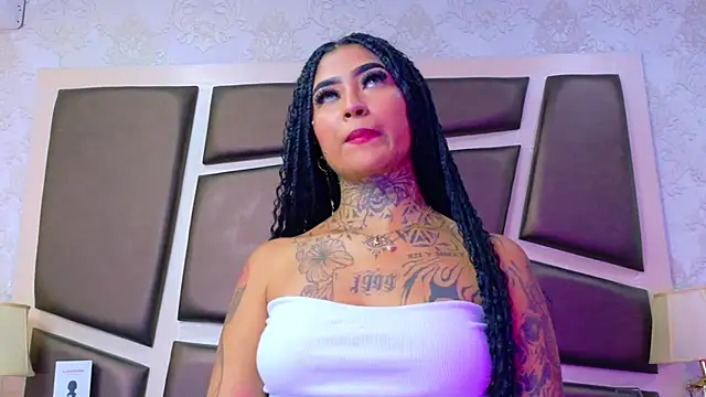Snapshot of EmilieLake chatting on July 2026 07:38:01 PM EmilieLake online show from July 2026 07:38:01 PM