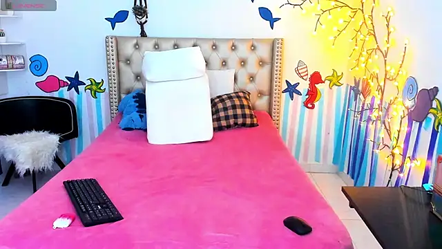 LenaStylesOA online show from October 2025 01:01:02 PM