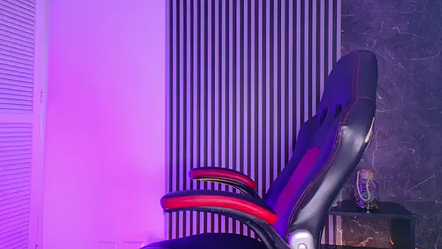 Snapshot of _Gaaia_ chatting on February 2026 12:44:02 AM Gaaia online show from February 2026 12:44:02 AM