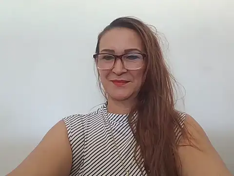 MiaVega online show from September 2025 02:54:01 PM