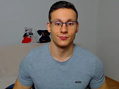 ZeinMiracles online show from September 2025 06:35:01 PM