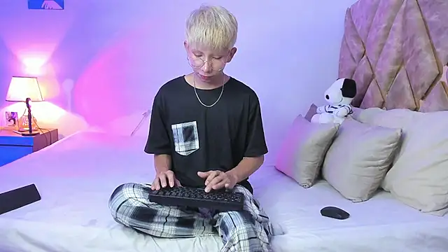 Hyunjin Son online show from January 2026 05:40:01 PM