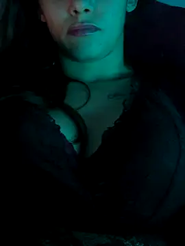 StrapPink online show from November 2025 10:25:02 AM