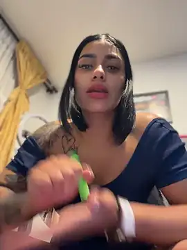 Snapshot of AlannaEvons chatting on April 2026 01:42:02 AM AlannaEvons online show from April 2026 01:42:02 AM