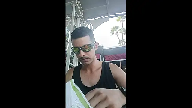 Greek crazy couple online show from October 2025 12:07:02 PM