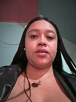 Snapshot of -Mia1 chatting on May 2026 12:11:01 PM -Mia1 online show from May 2026 12:11:01 PM