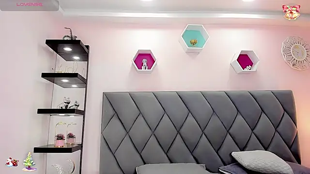 Amira Ember online show from December 2025 08:35:01 PM