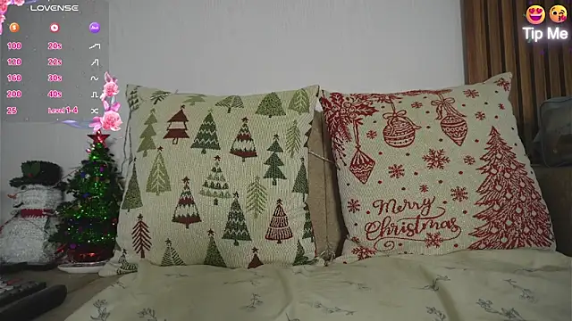 Roxybeautyy online show from December 2025 09:58:01 AM