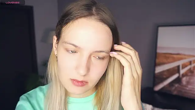 HongTomczak online show from September 2025 06:35:01 AM