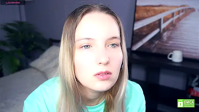 HongTomczak online show from September 2025 06:35:01 AM