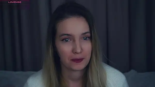 HongTomczak online show from October 2025 07:31:02 AM