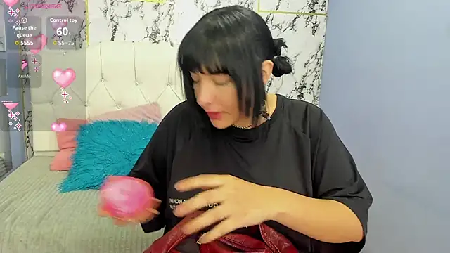 Itsuki N online show from November 2025 03:12:02 PM