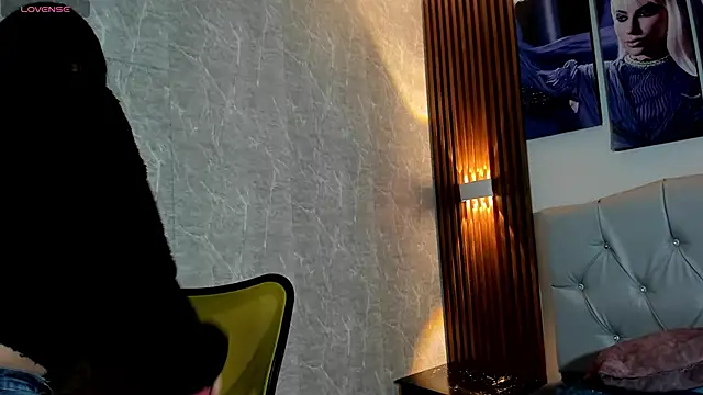 Sophi Thaylorr online show from September 2025 12:54:01 PM