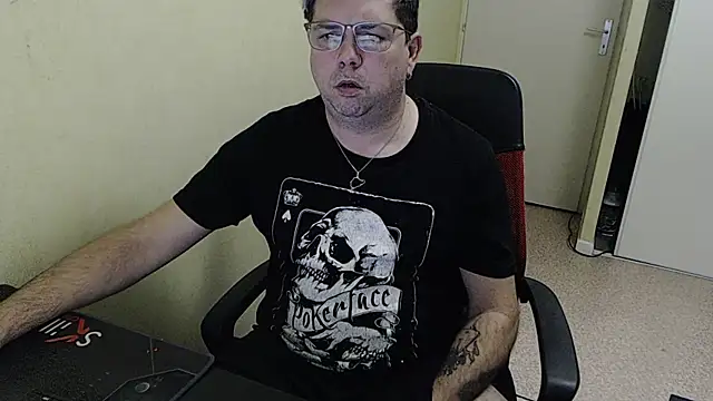 blueandwhite1 online show from December 2024 03:39:01 PM