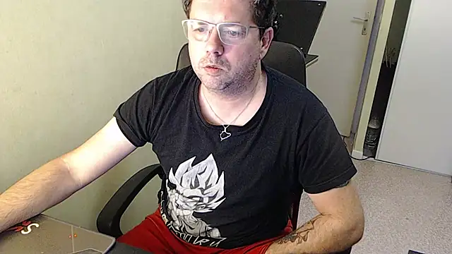 blueandwhite1 online show from December 2024 03:31:02 PM