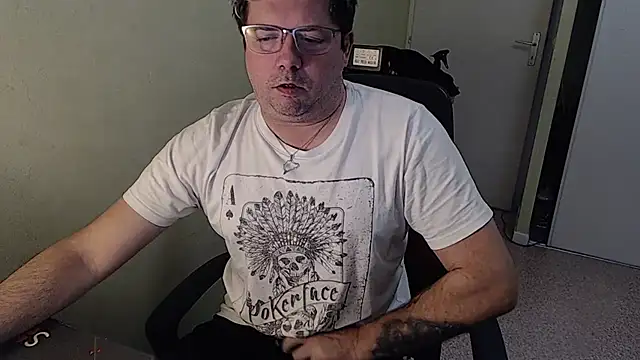 blueandwhite1 online show from January 2025 03:39:02 PM