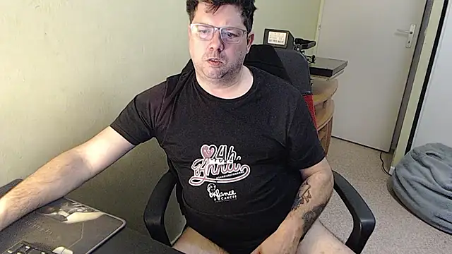 blueandwhite1 online show from February 2025 08:06:01 AM