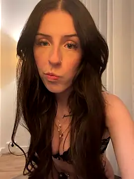 lisapeperoni online show from September 2025 06:11:02 PM