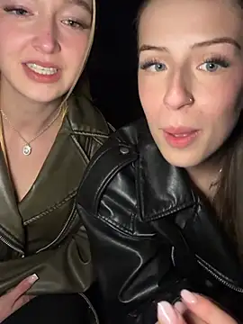 lisapeperoni online show from March 2026 06:59:02 PM