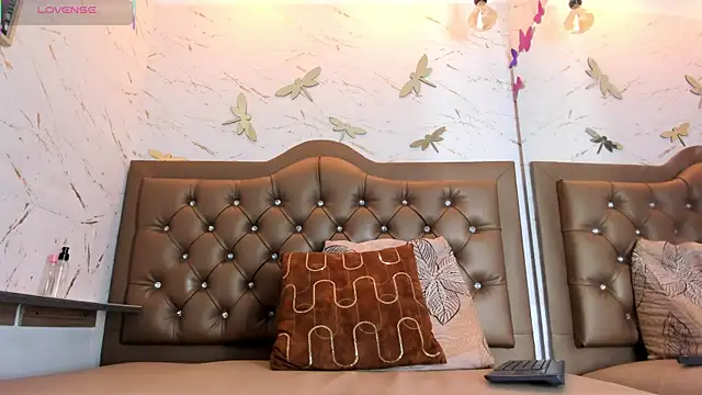 Zoe-Johnson  online show from September 2025 09:37:01 PM