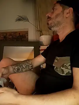 Snapshot of branletteur chatting on November 2025 09:54:01 PM branletteur online show from November 2025 09:54:01 PM