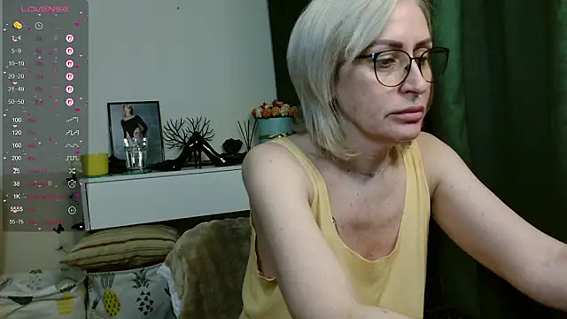 Snapshot of PamellaMurphy chatting on April 2026 11:51:01 PM PamellaMurphy online show from April 2026 11:51:01 PM