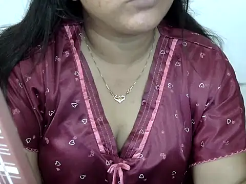 Snapshot of Mon-Luv chatting on April 2026 11:37:01 AM Mon-Luv online show from April 2026 11:37:01 AM