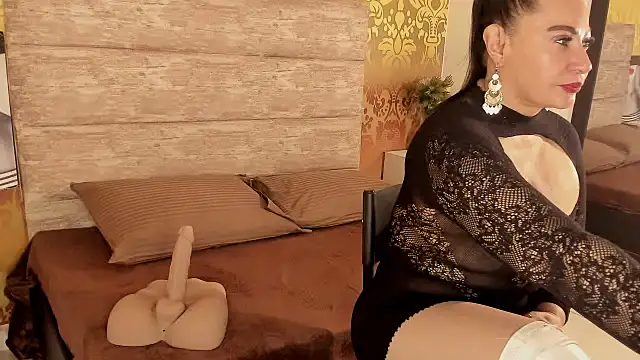 LucianaBlackwell online show from October 2025 01:51:02 PM