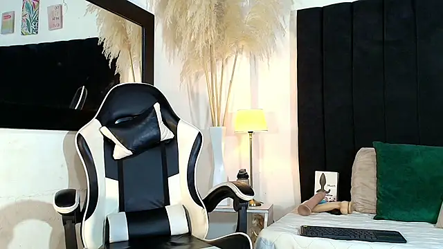Snapshot of MaicolParker_ chatting on June 2026 01:10:01 PM MaicolParker online show from June 2026 01:10:01 PM