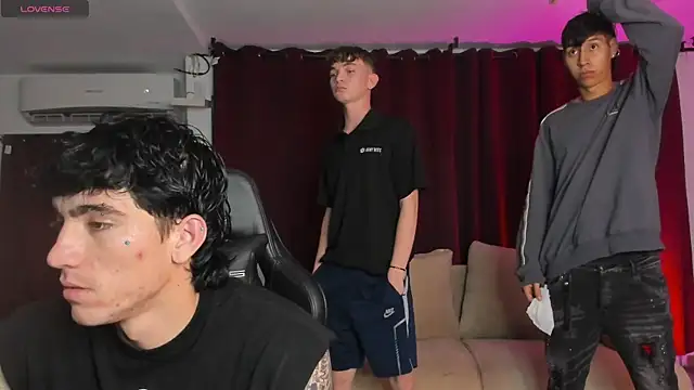 Snapshot of Handsomeboyss19 chatting on September 2025 11:43:01 PM Handsomeboyss19 online show from September 2025 11:43:01 PM