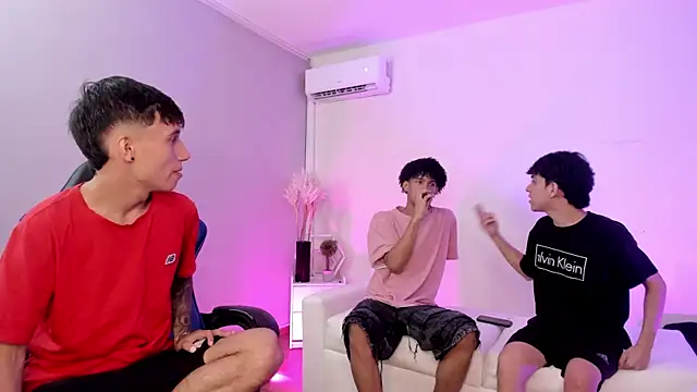 Handsomeboyss19 online show from May 2026 08:39:02 PM