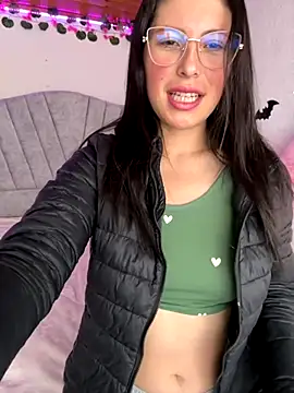 Mia salinass online show from October 2025 06:58:02 PM