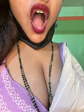 Snapshot of Shneeha_le chatting on April 2026 09:42:02 AM Shneeha le online show from April 2026 09:42:02 AM
