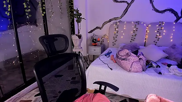 SarahCastro1  online show from October 2025 04:46:01 AM