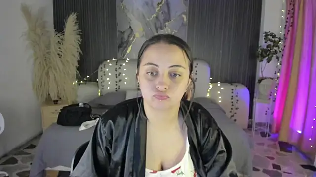 SarahCastro1  online show from April 2026 04:11:01 AM