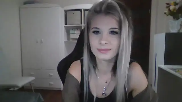 KristineGlow online show from September 2025 02:00:02 PM